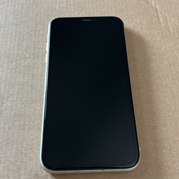 IPhone 11 - Picture 2 of 2